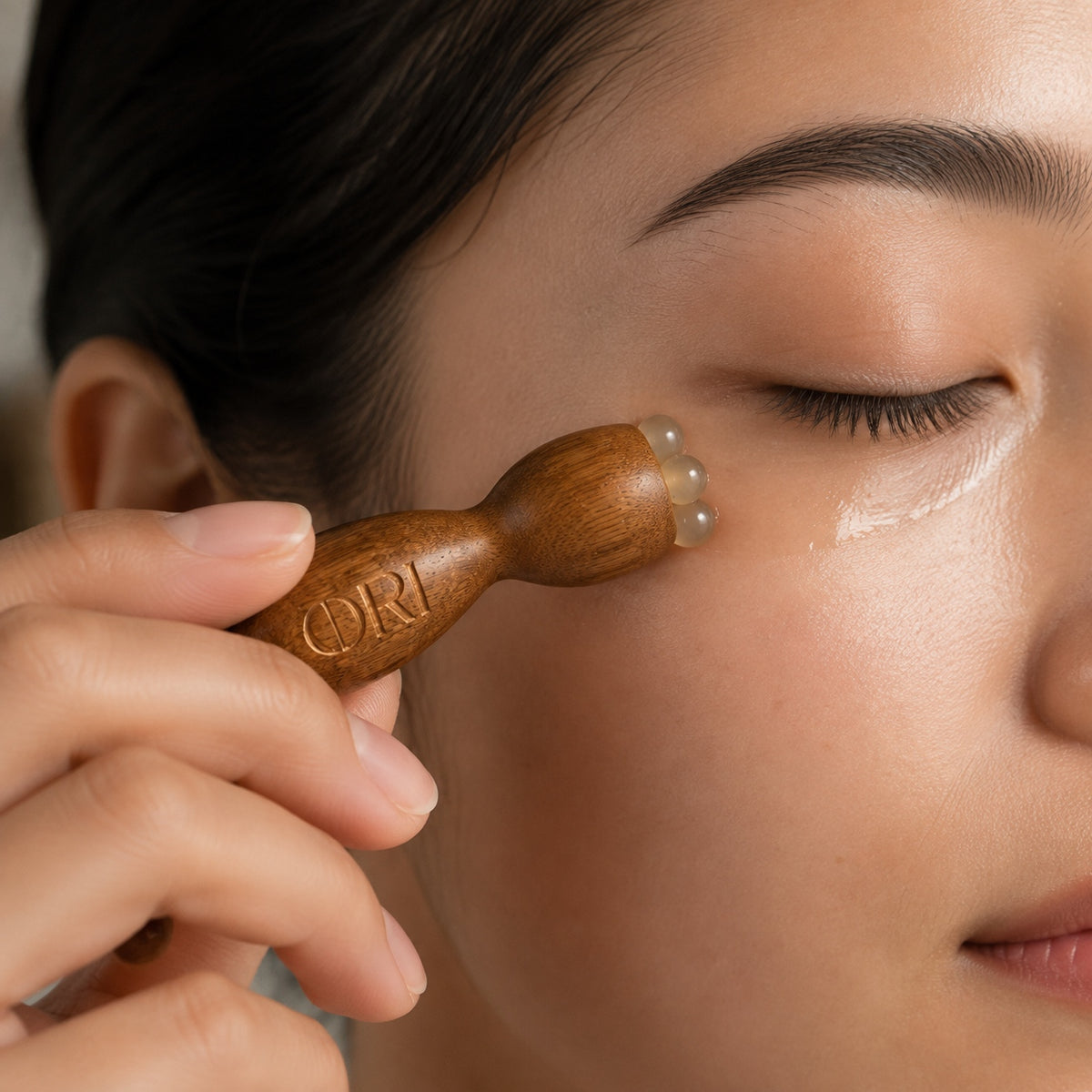 Green Sandalwood Eye Massage Tool – Hand-Polished Facial Acupressure Wand