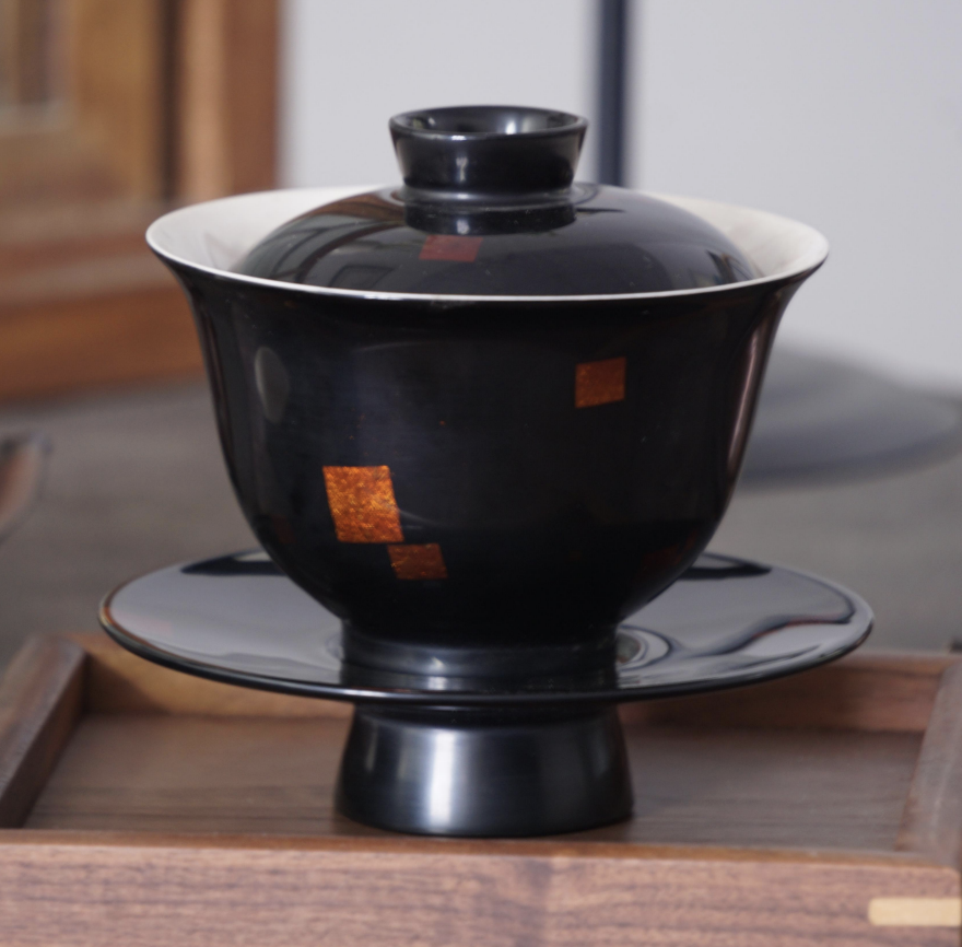 Lacquer-Finish Porcelain Tea Set – Handcrafted Gaiwan & Cups with Subtle Gold Detailing | Chinese Tea Ritual | Orithing