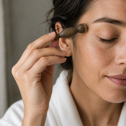 Green sandalwood eye massage tool: Held along the brow line