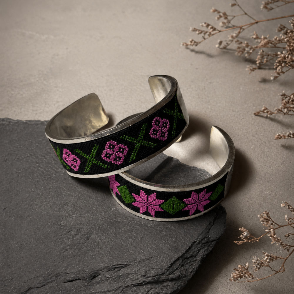 Hand-Embroidered Alloy Silver Cuff Bracelet – Traditional Xixiu Artisan Bangle