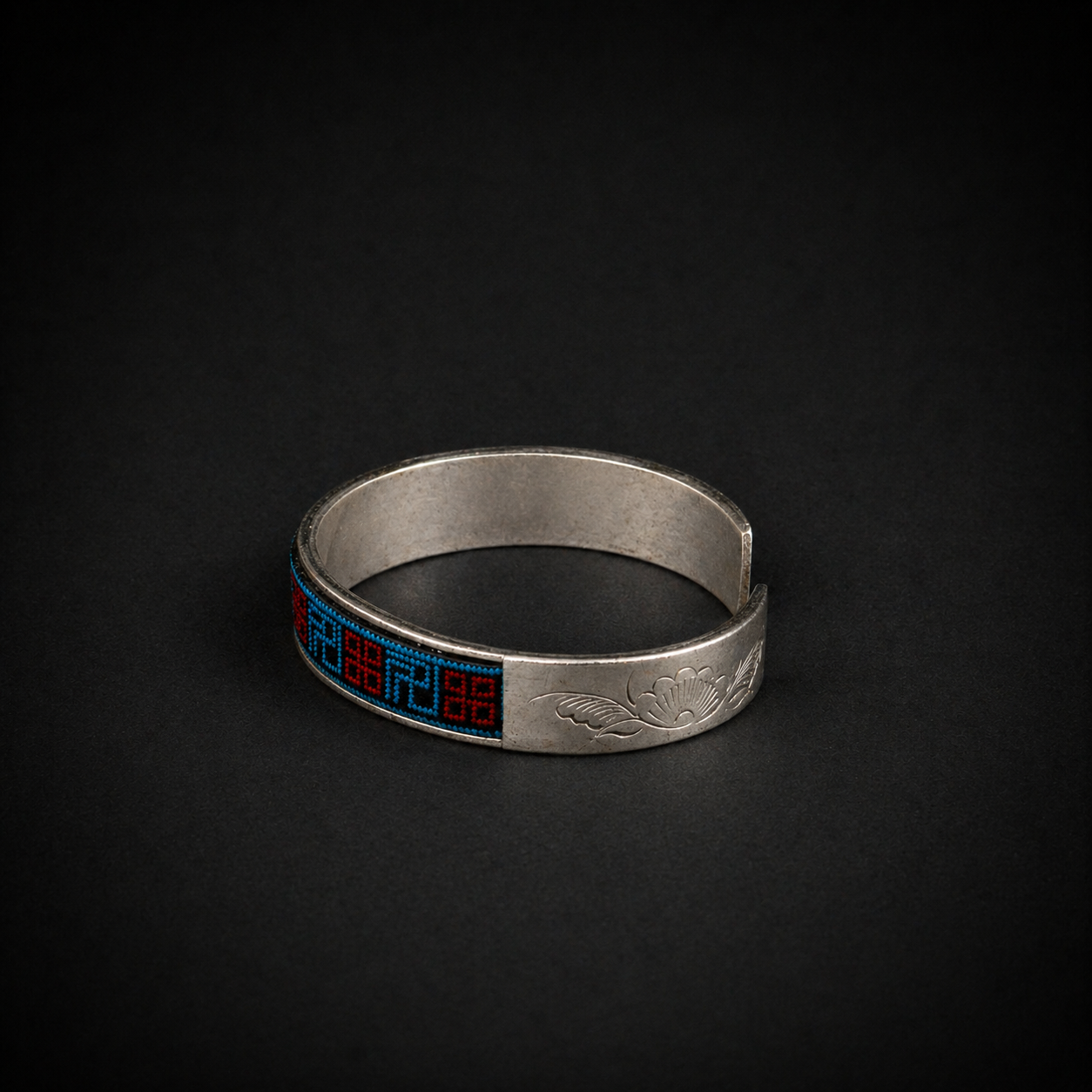 Hand-Embroidered Silver Cuff Bracelet – Traditional Xixiu Artisan Bangle