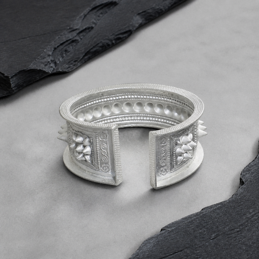 Miao silver patterned bracelet: Open back showing engraved panels