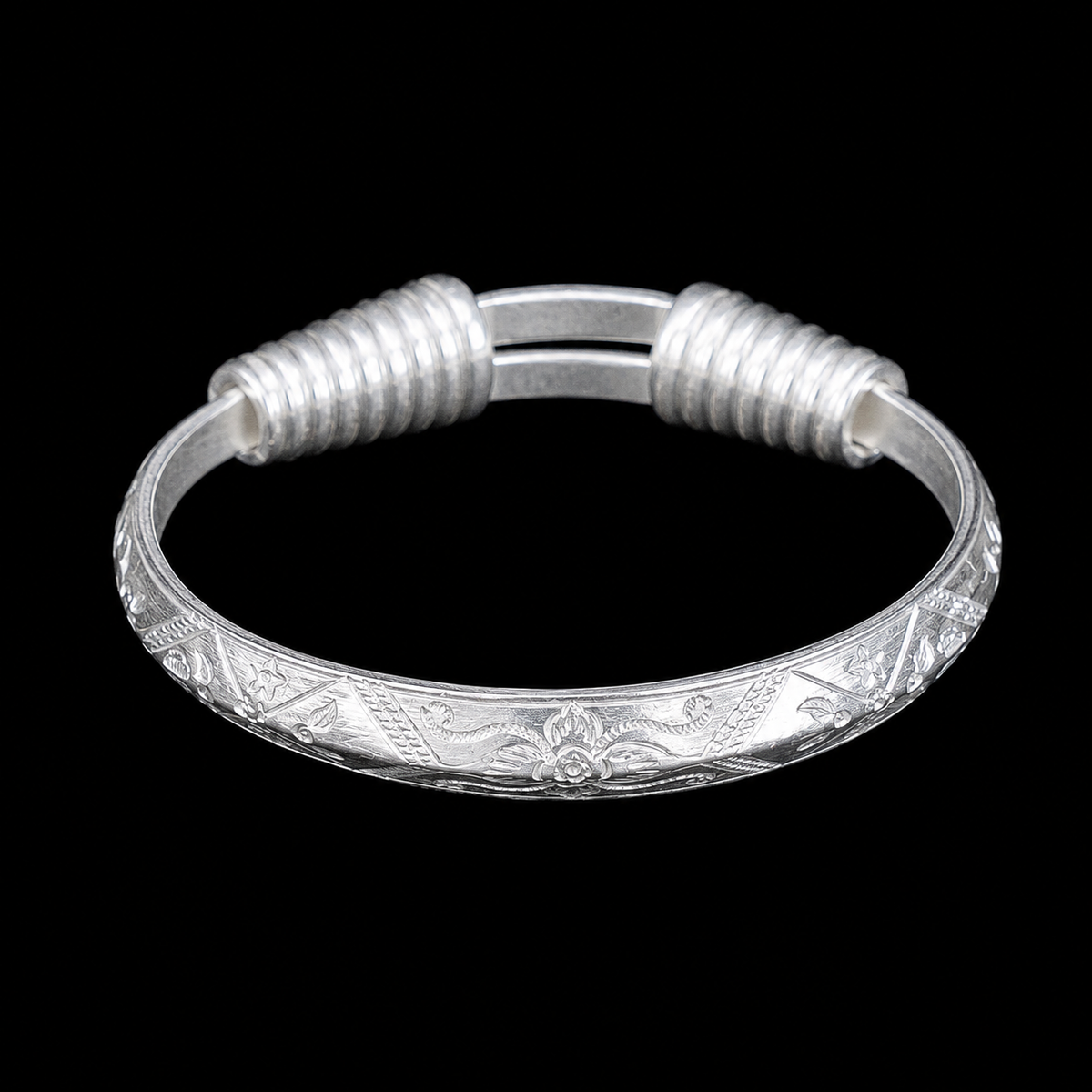 Miao silver spiral bracelet: Reverse view showing engraved band