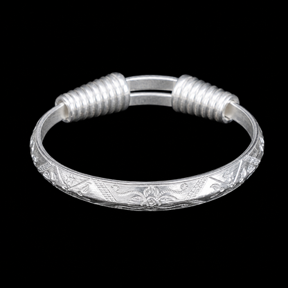 Miao silver spiral bracelet: Reverse view showing engraved band
