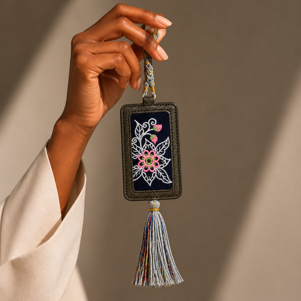 Xixiu embroidered luggage tag: Multicolor floral tag held by its braided loop
