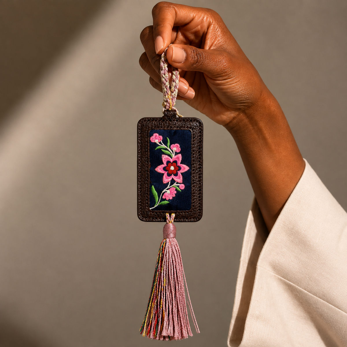 Xixiu embroidered luggage tag: Pink floral tag held by its braided loop