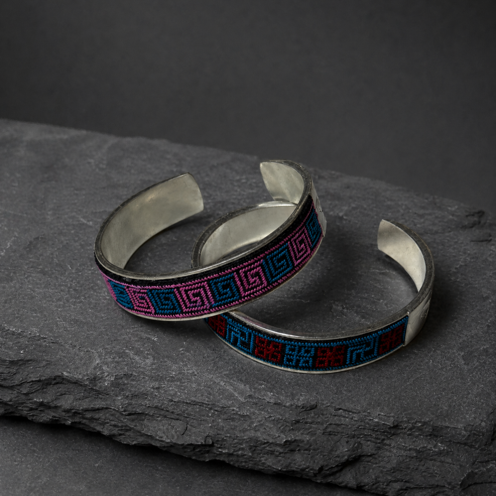 Hand-Embroidered Silver Cuff Bracelet – Traditional Xixiu Artisan Bangle