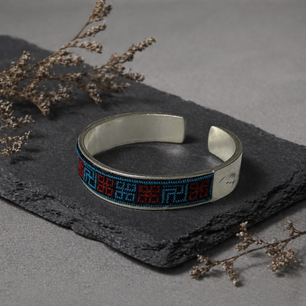 Hand-Embroidered Silver Cuff Bracelet – Traditional Xixiu Artisan Bangle