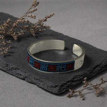 Hand-Embroidered Silver Cuff Bracelet – Traditional Xixiu Artisan Bangle